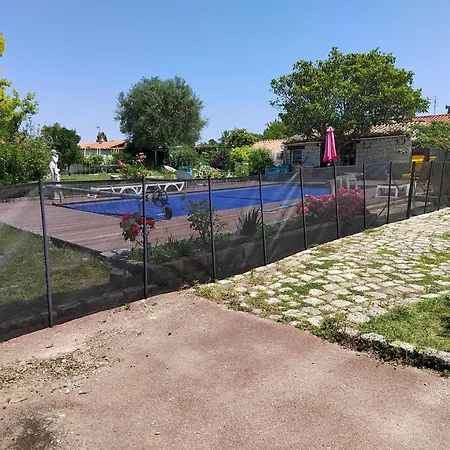 7 Avec Grande Piscine Non Chauffée à 600 M De La *