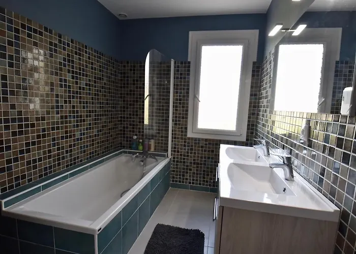 7 Avec Grande Piscine A 600 M De La Ρουαγιάν