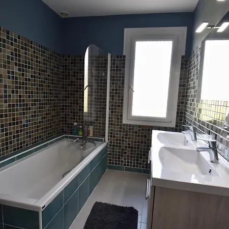 7 Avec Grande Piscine A 600 M De La Royan