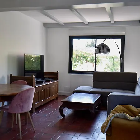 7 Avec Grande Piscine A 600 M De La *