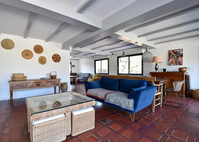 7 Avec Grande Piscine A 600 M De La *