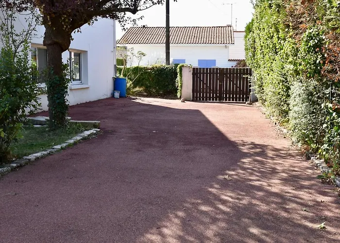 7 Avec Grande Piscine A 600 M De La Holiday home