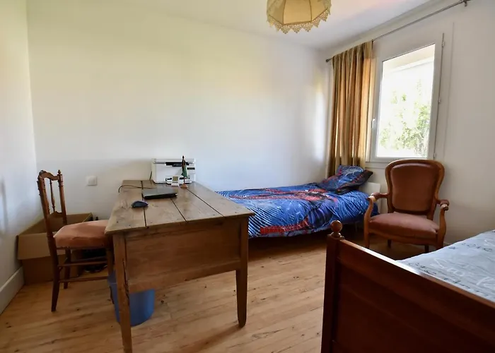 7 Avec Grande Piscine A 600 M De La *