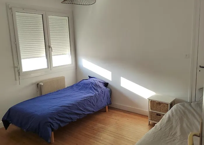 7 Avec Grande Piscine A 600 M De La *