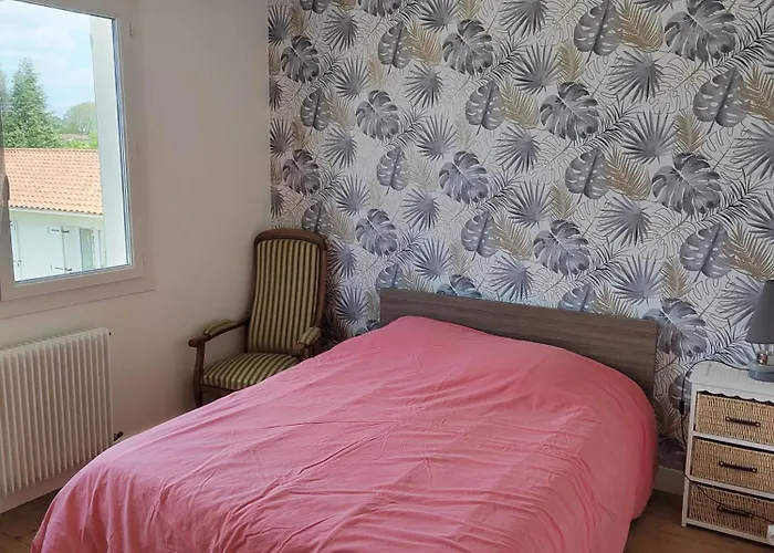 7 Avec Grande Piscine A 600 M De La Holiday home Royan